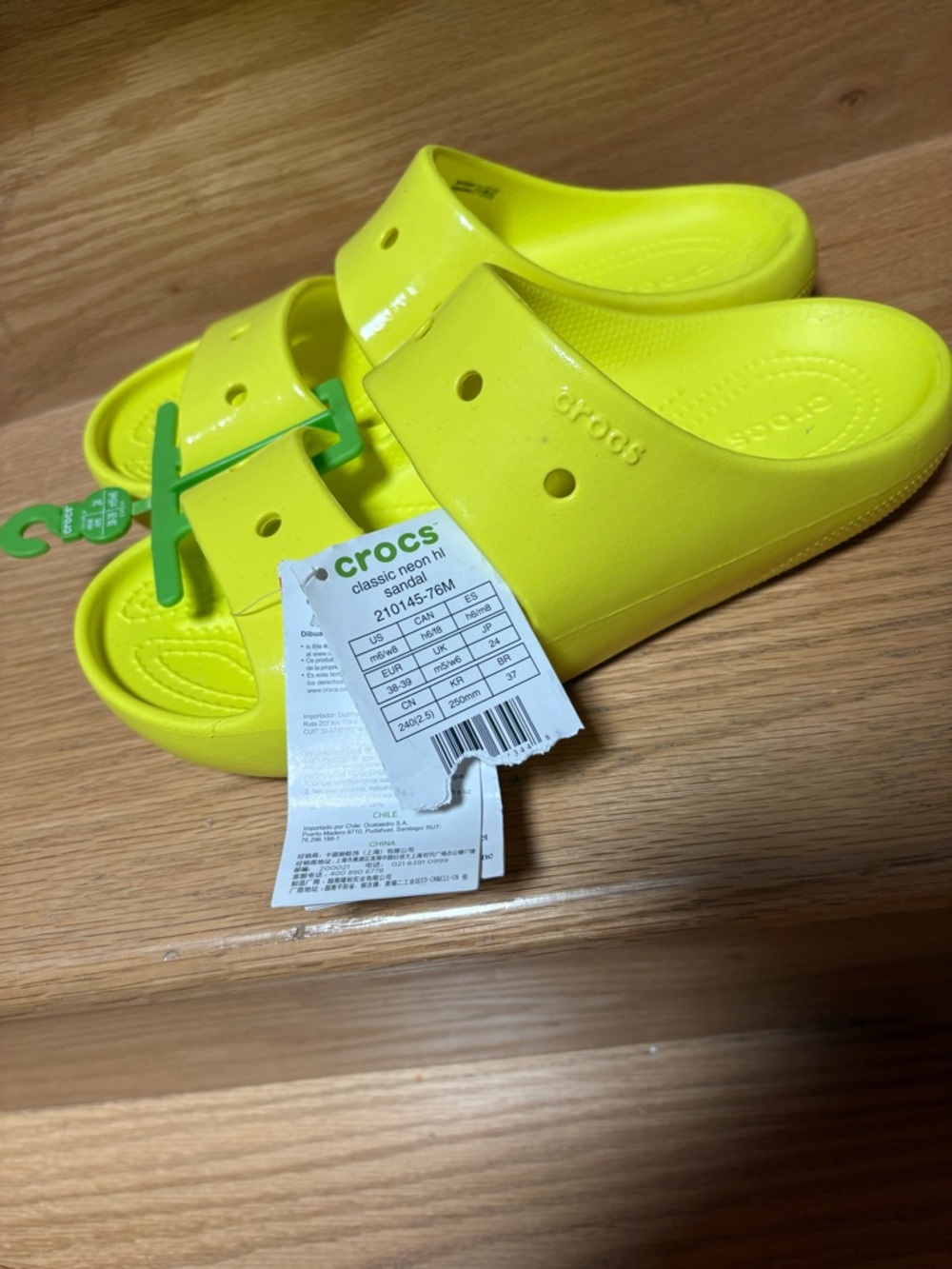 Crocs Womens Classic Neon Clog Sandal - Yellow size 8 NWT